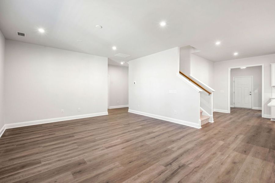 Spacious, unfurnished interior of a new home in Waterways, Richmond Hill (Image 18).