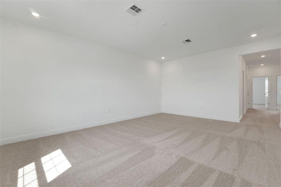 Spacious, unfurnished interior of a new home in Crossroads at Kelly Park, Apopka (Image 26).