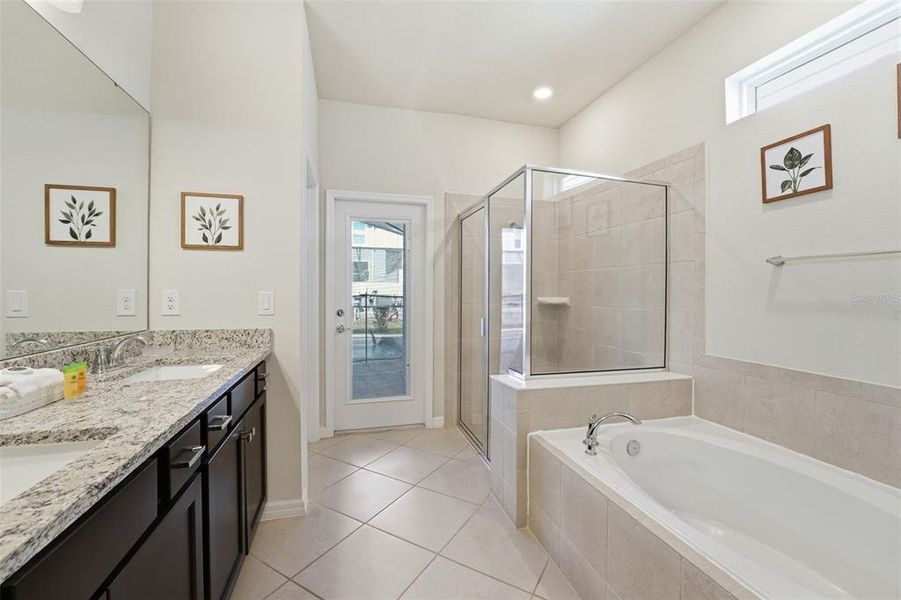 Furnished interior view inside a new home in , Clermont (Image 36).