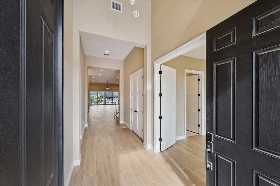 Spacious, unfurnished interior of a new home in , Kemah (Image 38).