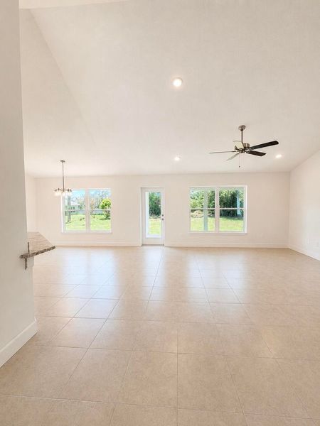 Spacious, unfurnished interior of a new home in Gatlin, Port St. Lucie (Image 6).