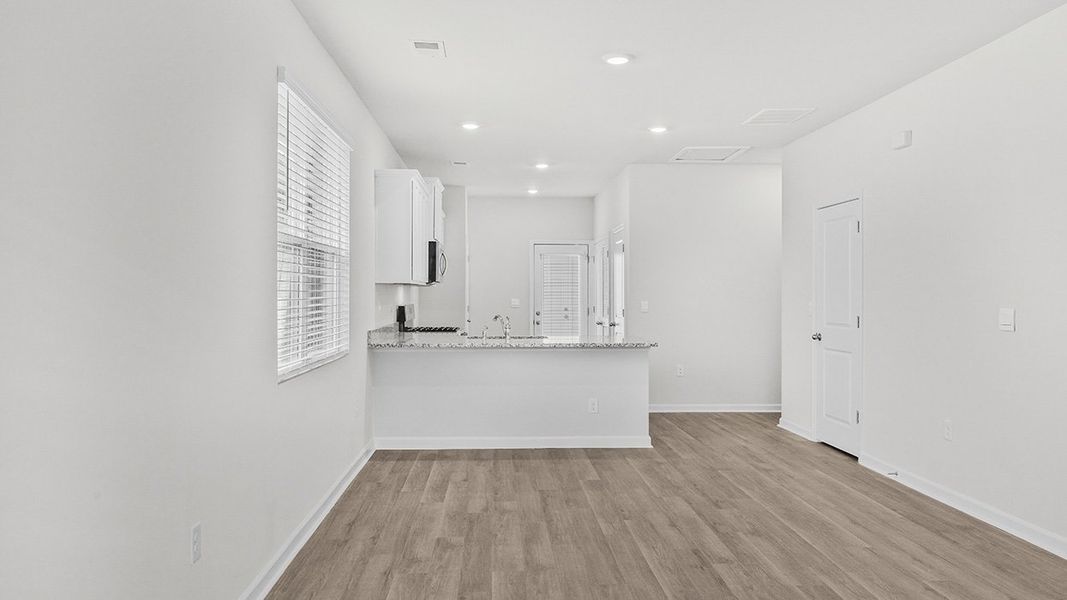 Spacious, unfurnished interior of a new home in Bellemeade Landing, Augusta (Image 17).