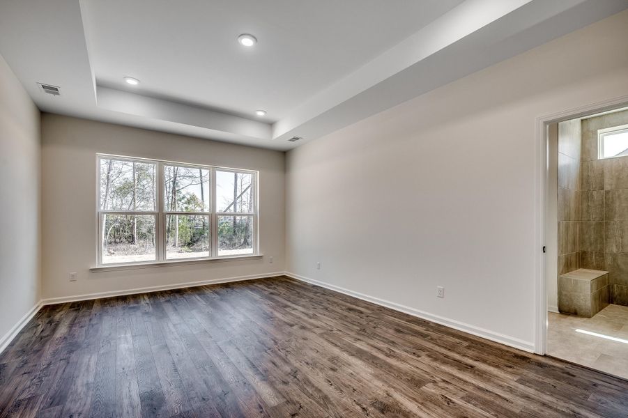 Spacious, unfurnished interior of a new home in The Oaks, Goose Creek (Image 19).