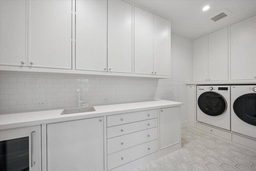 Fantastic Laundrey Room centrally located to all of the bedrooms Fantastic Laundrey Room centrally located to all of the bedrooms