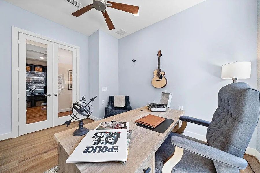 Furnished interior view inside a new home in Chambers Creek, Willis (Image 11). Furnished interior view inside a new home in Chambers Creek, Willis (Image 11).