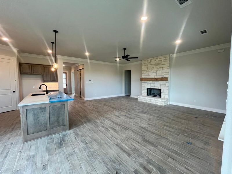 Spacious, unfurnished interior of a new home in Eagle Ridge Estates, Weatherford (Image 10).