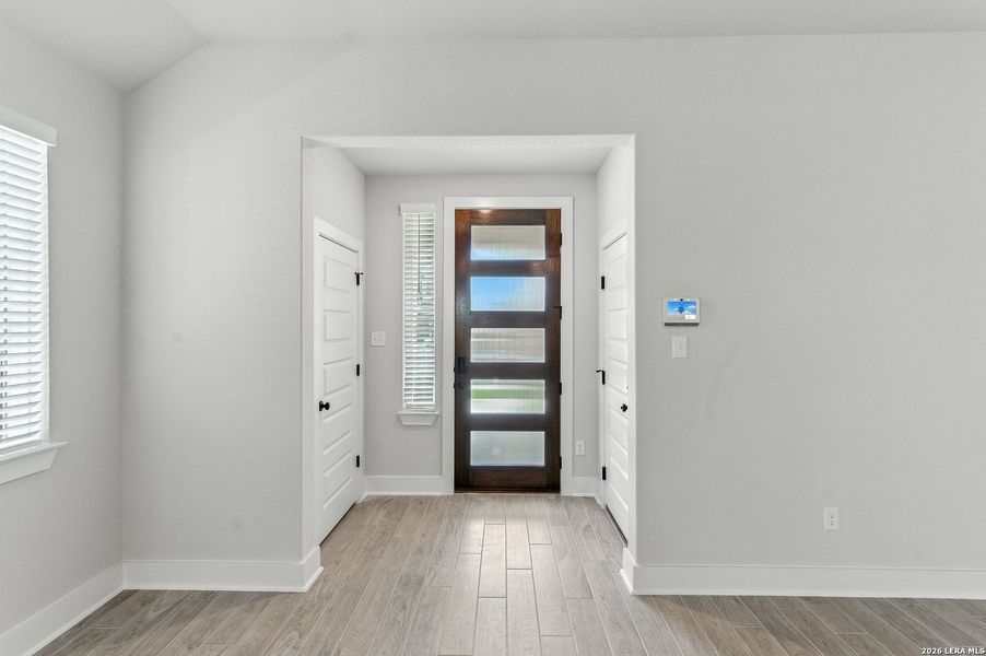 Spacious, unfurnished interior of a new home in Stillwater Ranch, San Antonio (Image 20).