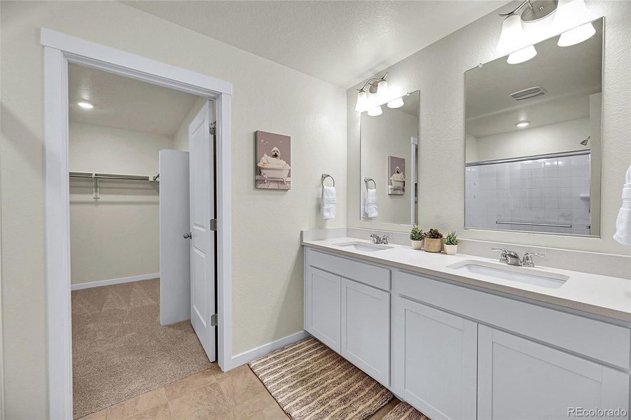 Furnished interior view inside a new home in Settlers Crossing, Commerce City (Image 18).