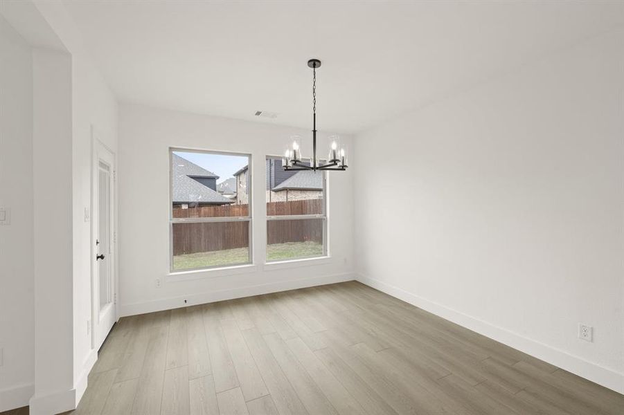 Spacious, unfurnished interior of a new home in High Country, Burleson (Image 25).