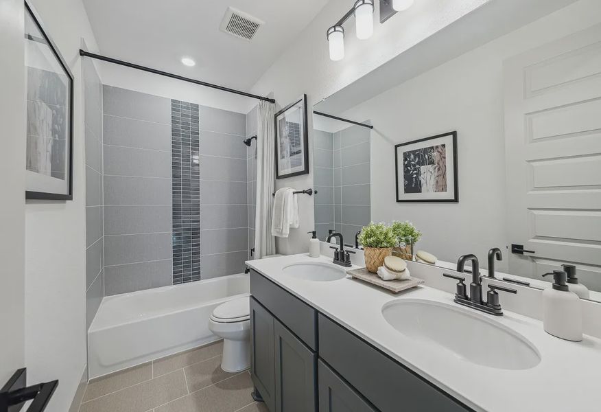 Plan 3034 Bath 2 - Staged - 19 of 19