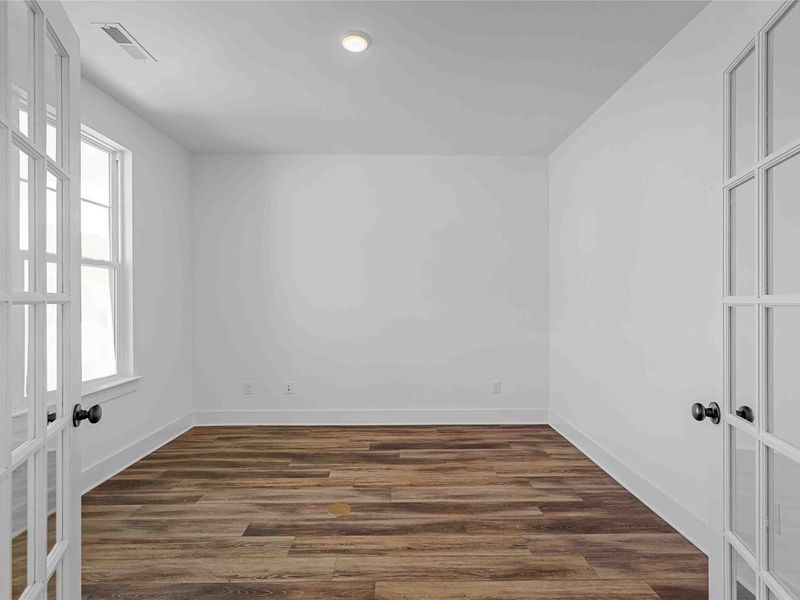 Spacious, unfurnished interior of a new home in Heartland, Heartland (Image 18).