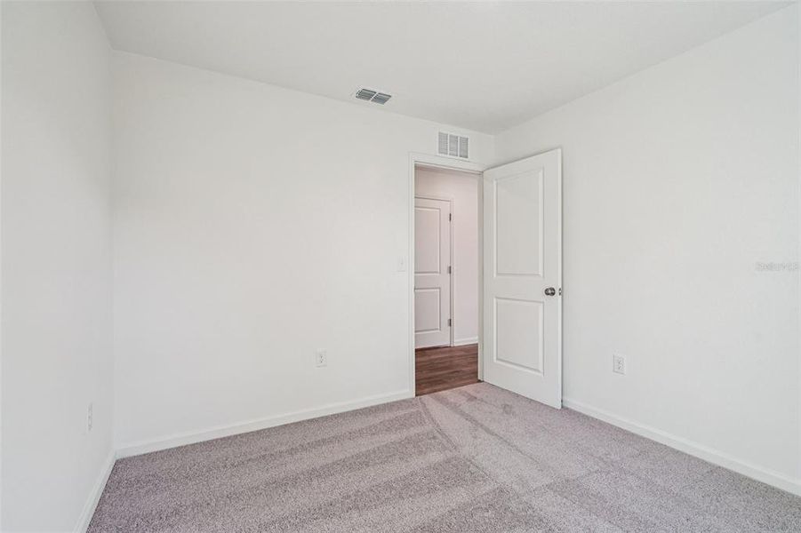 Spacious, unfurnished interior of a new home in Marion Oaks, Ocala (Image 25).