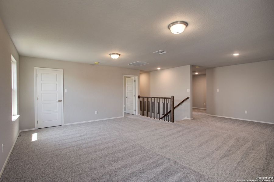 Spacious, unfurnished interior of a new home in Hickory Ridge, San Antonio (Image 62).