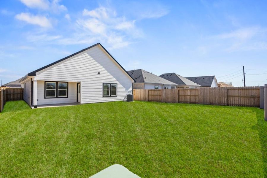 Exterior details and patio area of a home in Ashland, Angleton (Image 18).