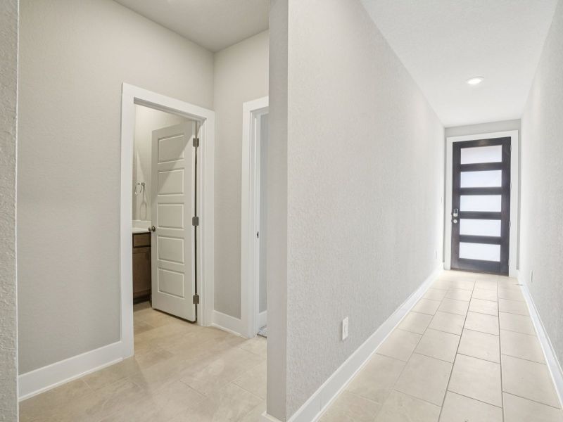 Spacious, unfurnished interior of a new home in Lark Canyon, New Braunfels (Image 14).