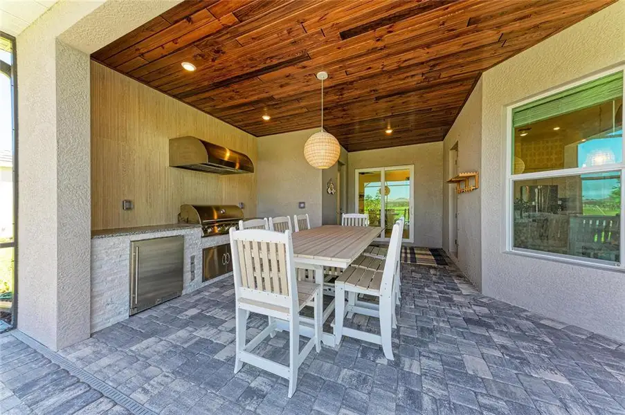 Exterior details and patio area of a home in , Venice (Image 20).