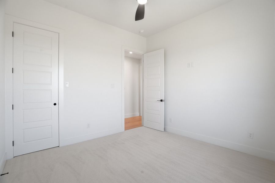 Spacious, unfurnished interior of a new home in Summit Ranch, Aledo (Image 34).