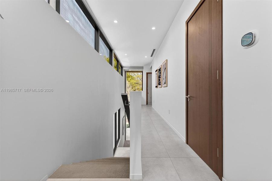 Spacious, unfurnished interior of a new home in , Miami (Image 24).