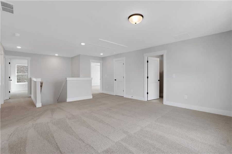 Spacious, unfurnished interior of a new home in Cambridge, Flowery Branch (Image 33).