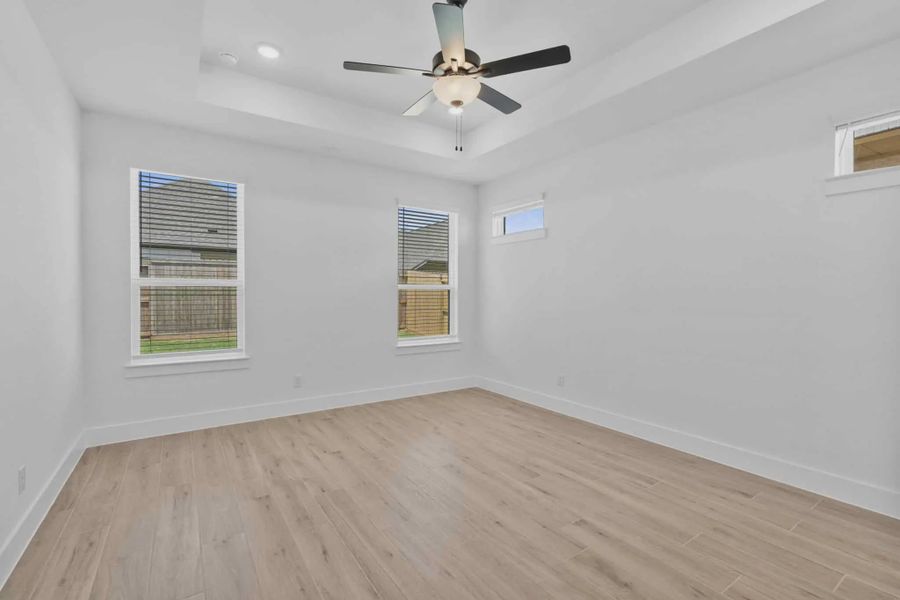 Spacious, unfurnished interior of a new home in Jordan Ranch 55's, Fulshear (Image 18).
