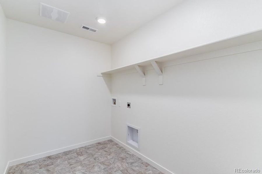 Spacious, unfurnished interior of a new home in Sky Ranch, Watkins (Image 20).