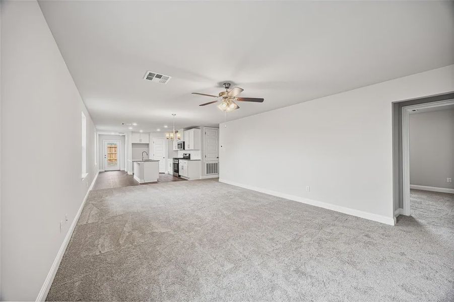 Spacious, unfurnished interior of a new home in Stonebrooke, Conroe (Image 11).