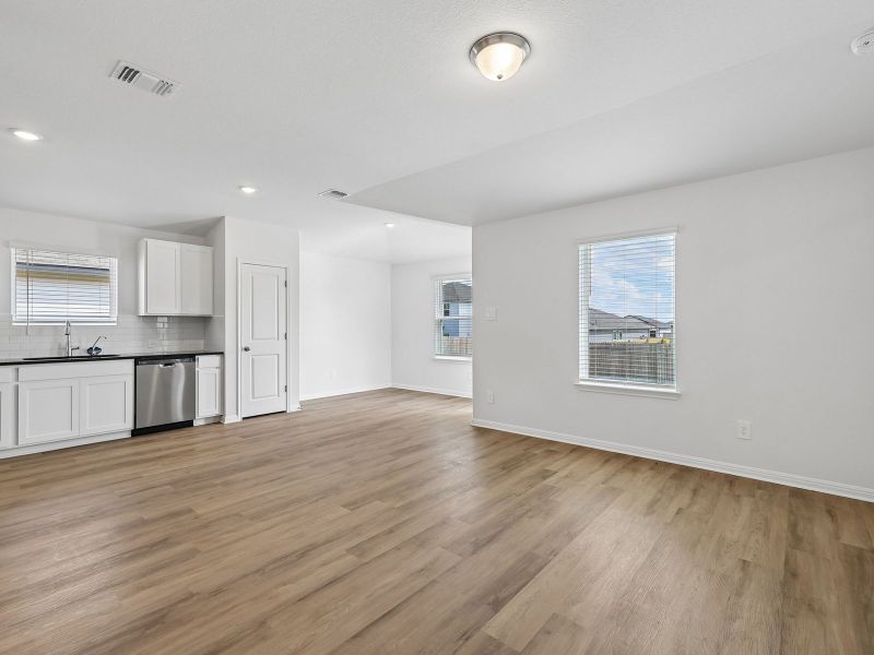Spacious, unfurnished interior of a new home in Eastern Wells, Jarrell (Image 8).