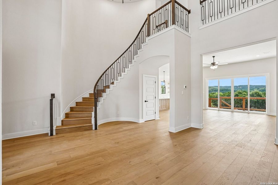 Spacious, unfurnished interior of a new home in Verandas at the Rim, San Antonio (Image 24). Spacious, unfurnished interior of a new home in Verandas at the Rim, San Antonio (Image 24).