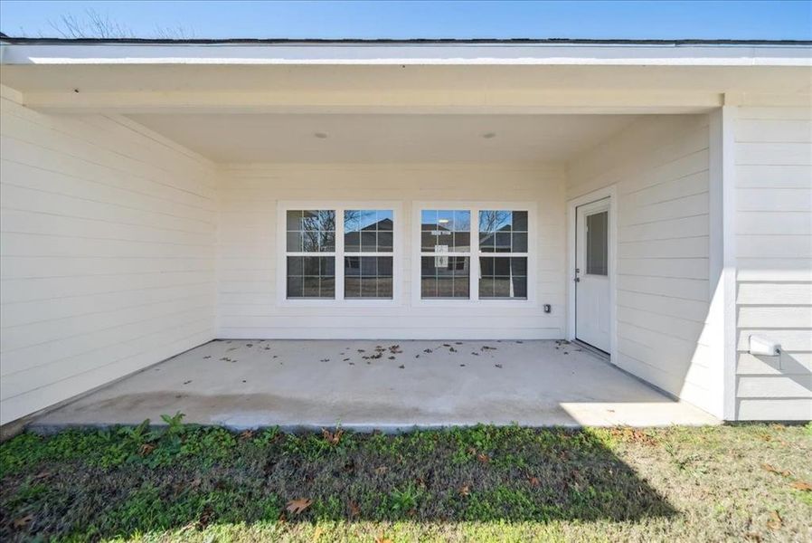 Entrance to property featuring a patio area