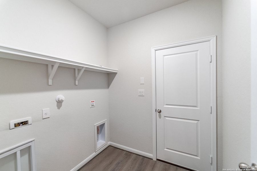 Spacious, unfurnished interior of a new home in Homestead, Schertz (Image 8).