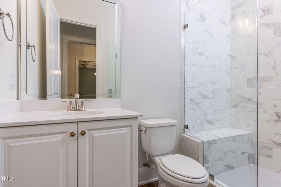 011-1920x1080-bathroom