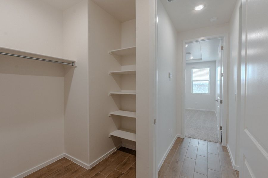 Spacious, unfurnished interior of a new home in Paseo Del Este, El Paso (Image 27).