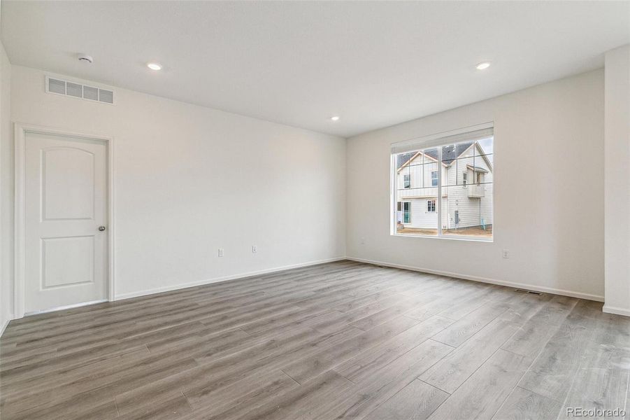 Spacious, unfurnished interior of a new home in Farmlore, Brighton (Image 17).