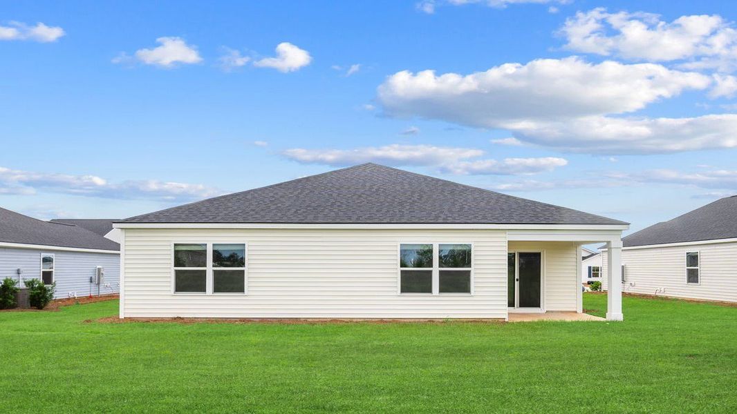 Exterior details and patio area of a home in Holly Oaks, Statesboro (Image 1).