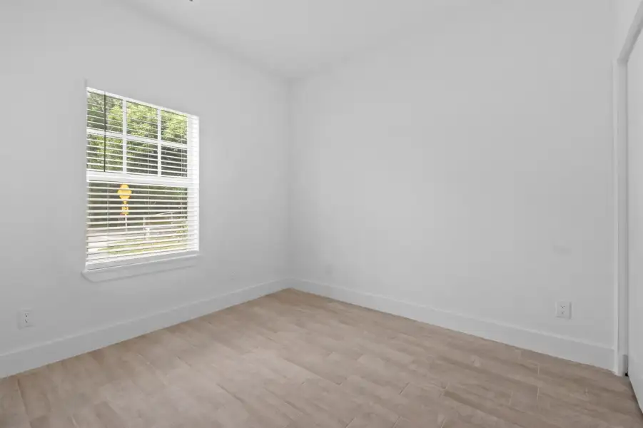 3804GreenwoodAve(24)