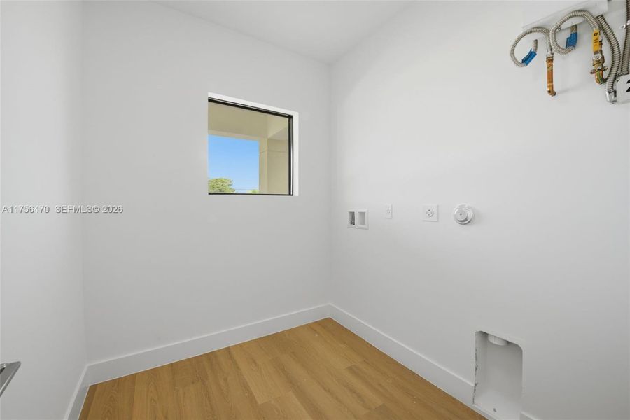 Spacious, unfurnished interior of a new home in , Miami (Image 21).