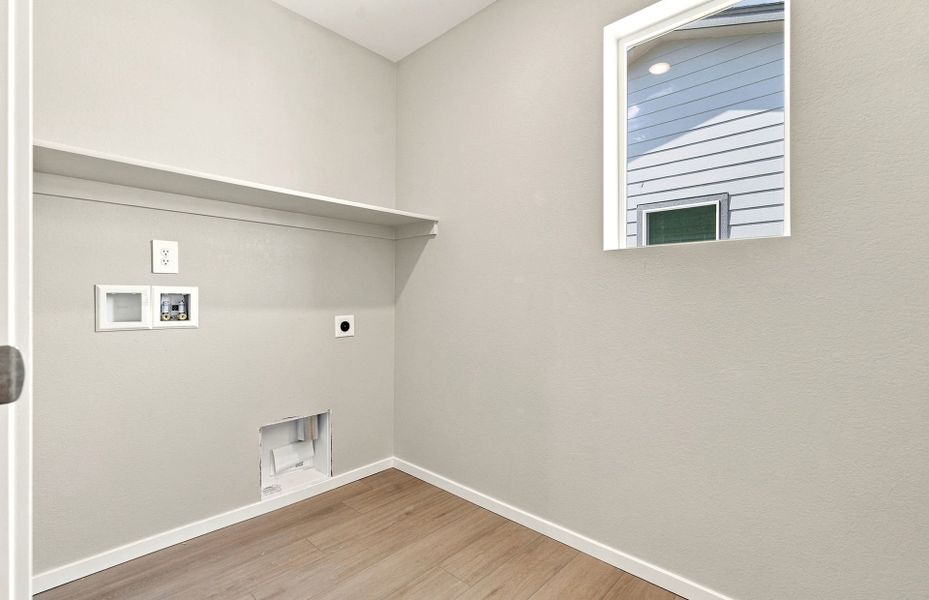 Spacious, unfurnished interior of a new home in Murata Farms, Fort Lupton (Image 36).