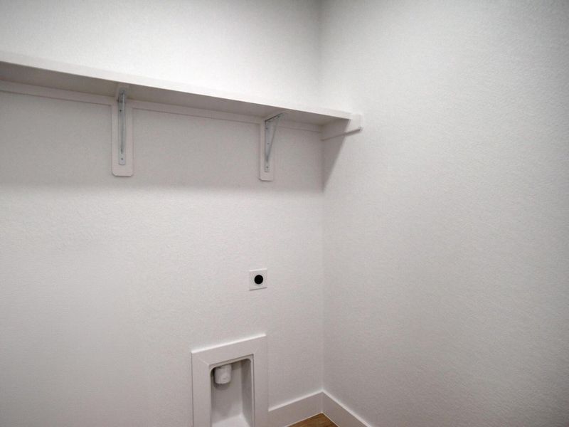 Spacious, unfurnished interior of a new home in , Bastrop (Image 28).