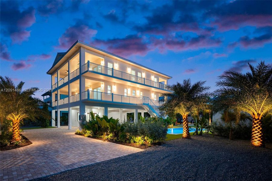 Condo located in Tavernier, FL showcasing its design and architecture (Image 57).