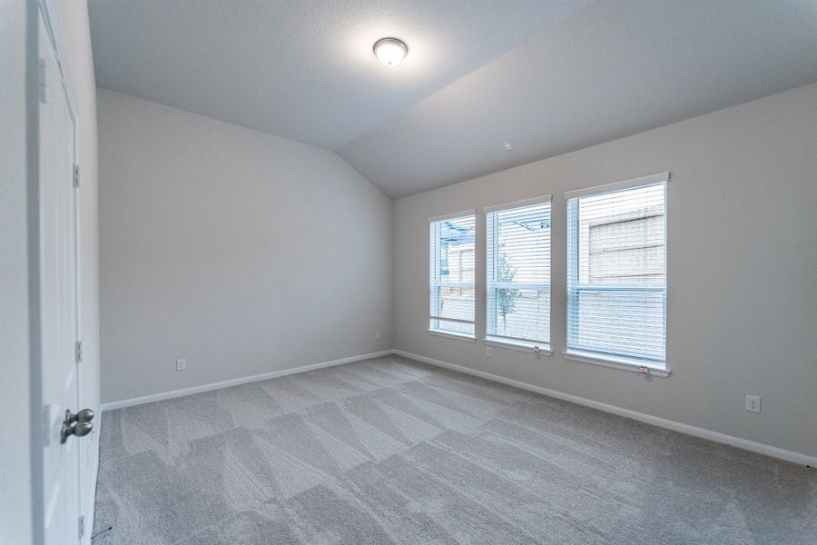 Spacious, unfurnished interior of a new home in Homestead, Schertz (Image 14).