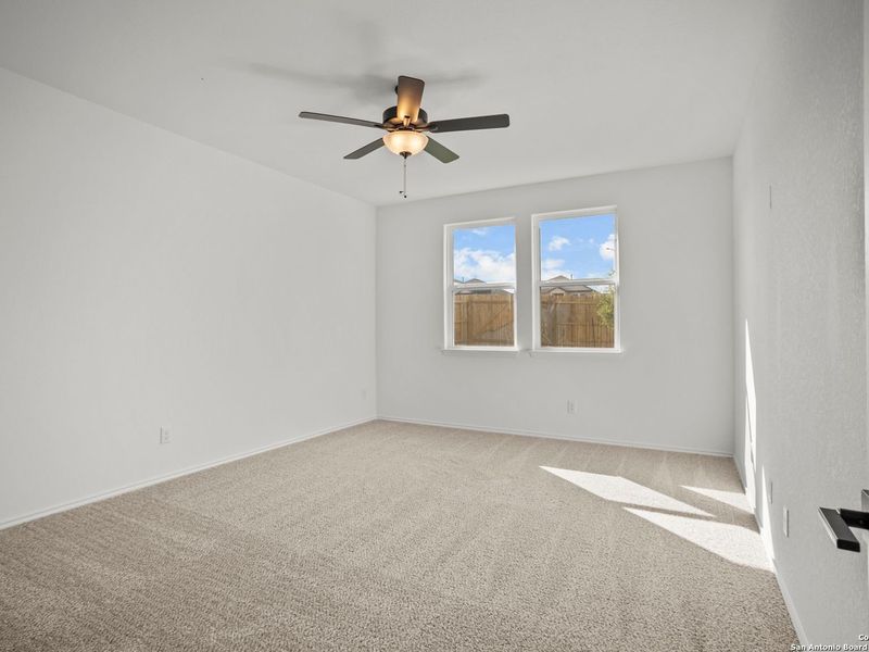 Spacious, unfurnished interior of a new home in Comanche Ridge, San Antonio (Image 22).