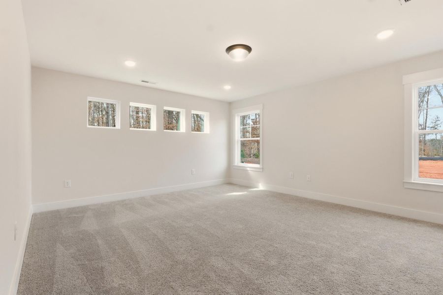 Spacious, unfurnished interior of a new home in Harbor Crossing, Greensboro (Image 30).