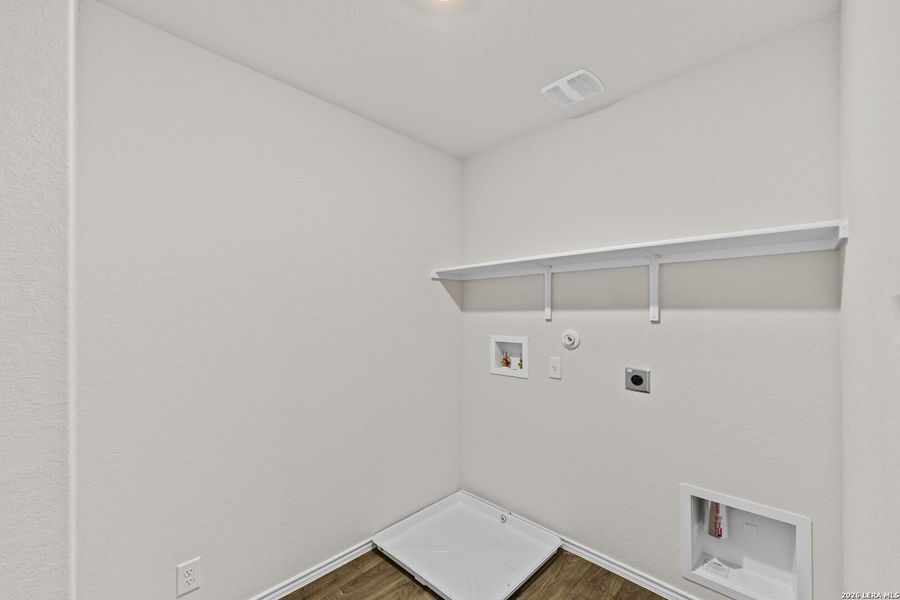 Spacious, unfurnished interior of a new home in Applewood, San Antonio (Image 25).