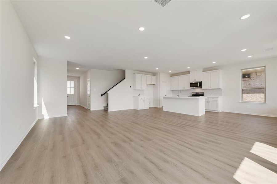 Spacious, unfurnished interior of a new home in Walden Pond, Forney (Image 29).