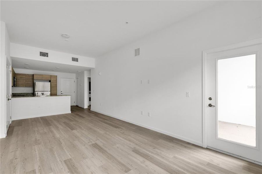 Spacious, unfurnished interior of a new home in , Orlando (Image 10).