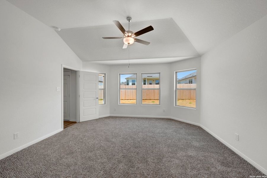 Spacious, unfurnished interior of a new home in Greenspoint Heights, Seguin (Image 40).