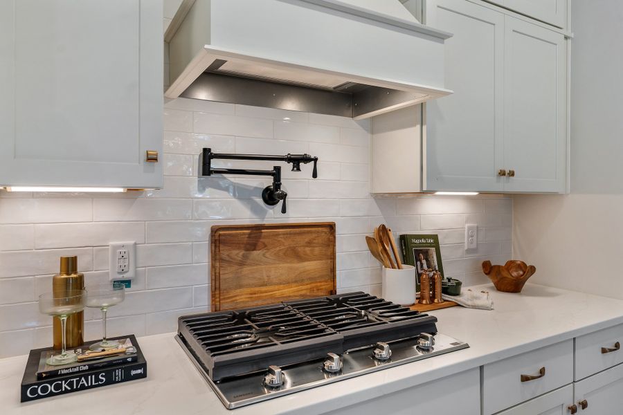 Representative interior finishes for a home built from the Savannah by Hunter Quinn Homes in Autumn Mill, Seneca (Image 20).