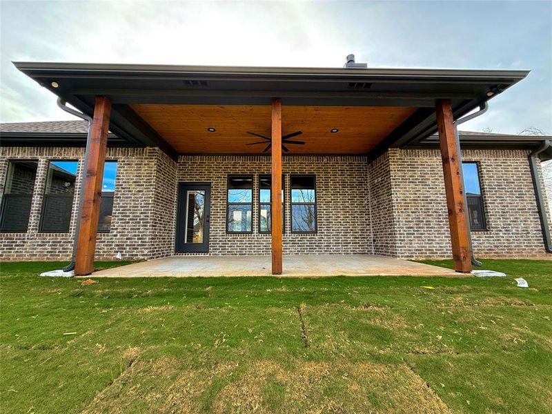 Exterior details and patio area of a home in , Granbury (Image 3).
