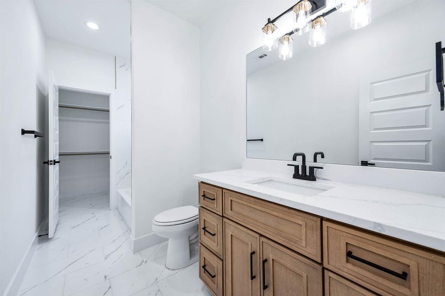 First Floor En-Suite Bathroom