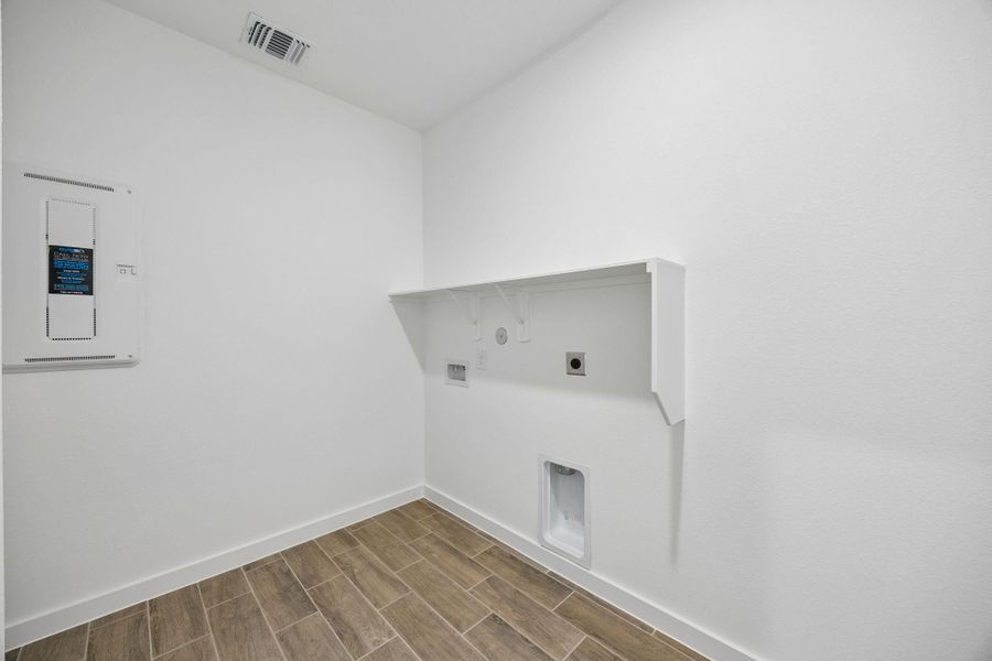 Spacious, unfurnished interior of a new home in Windcress, Cove (Image 26).